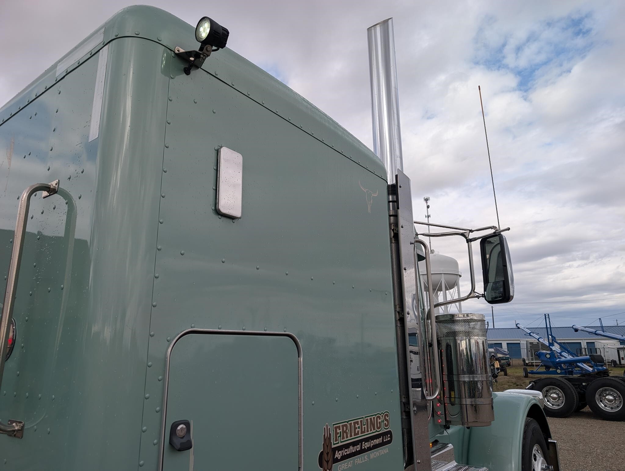2021 Peterbilt 389 Semi Trucks/Trailer