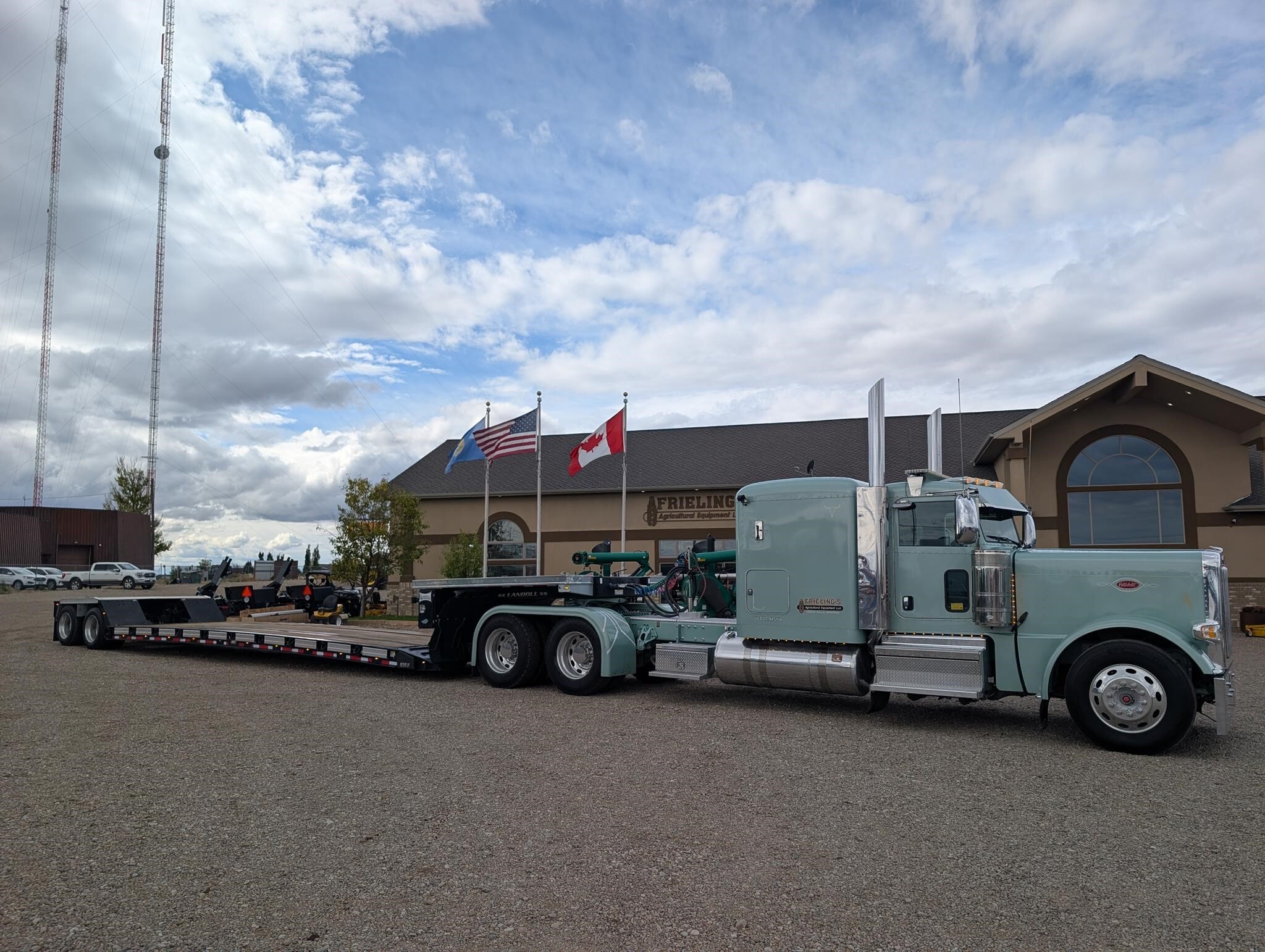2021 Peterbilt 389 Semi Trucks/Trailer