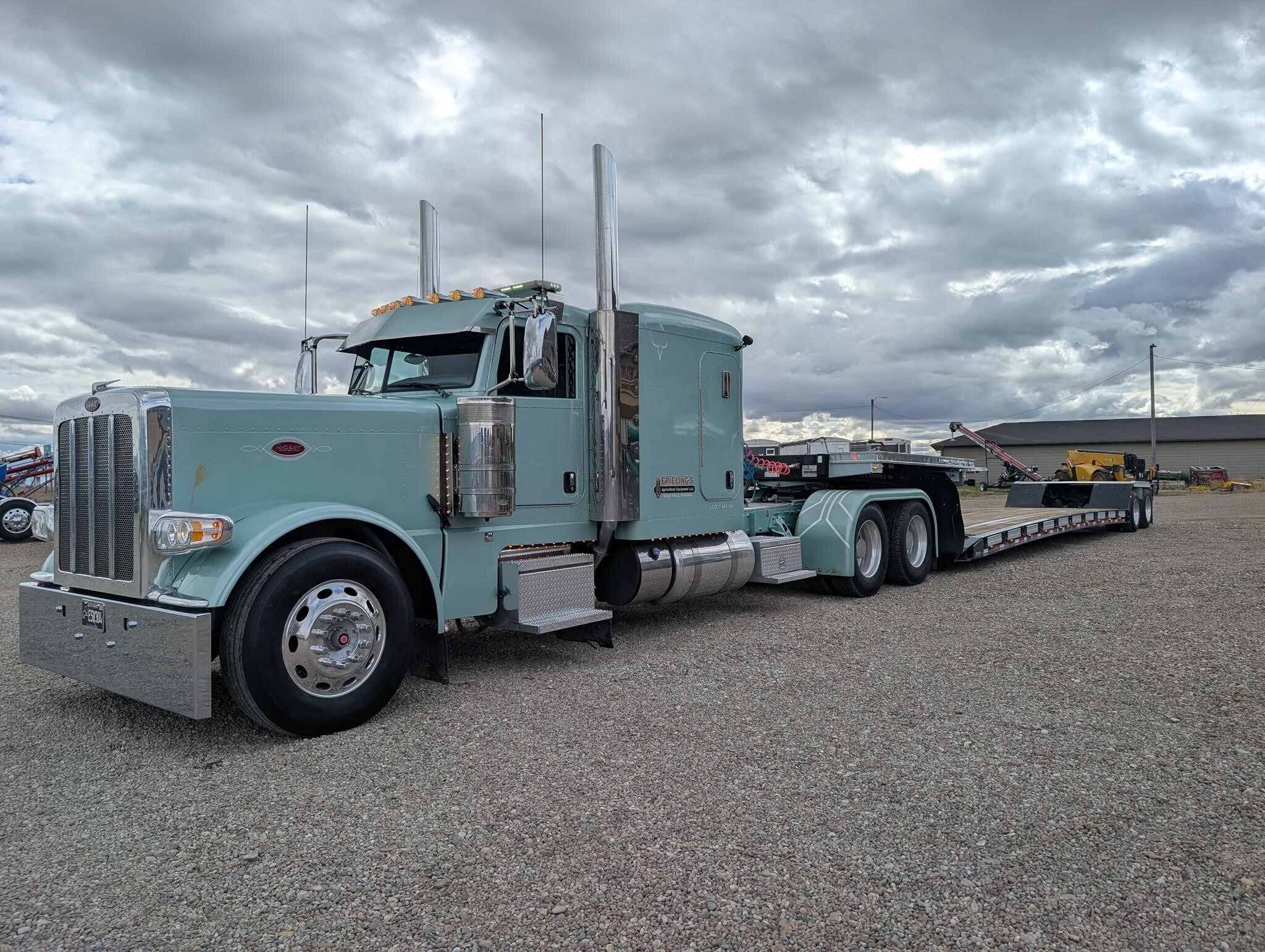 2021 Peterbilt 389 Semi Trucks/Trailer
