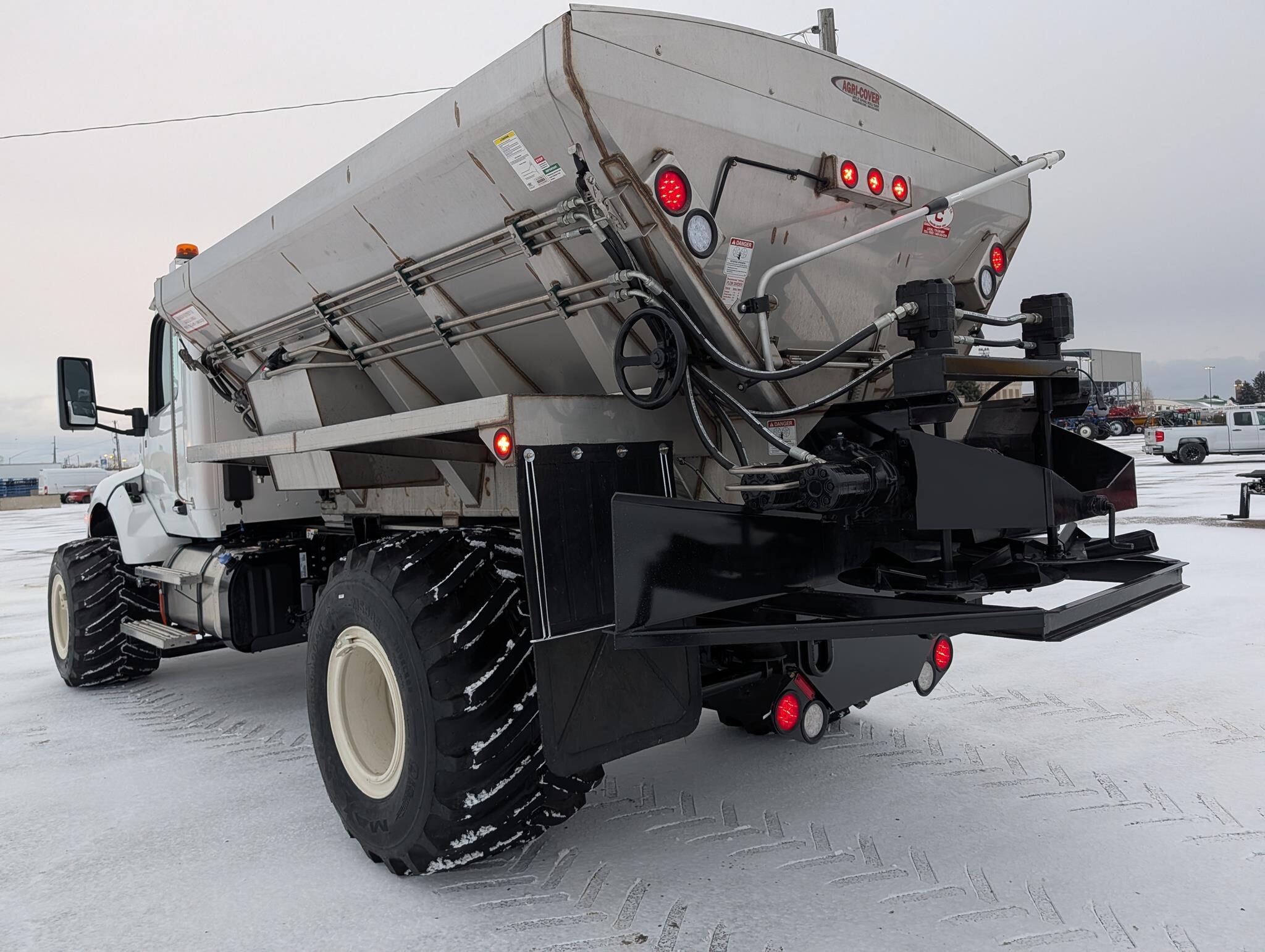 2026 Peterbilt 536 Box Trucks/Trailer