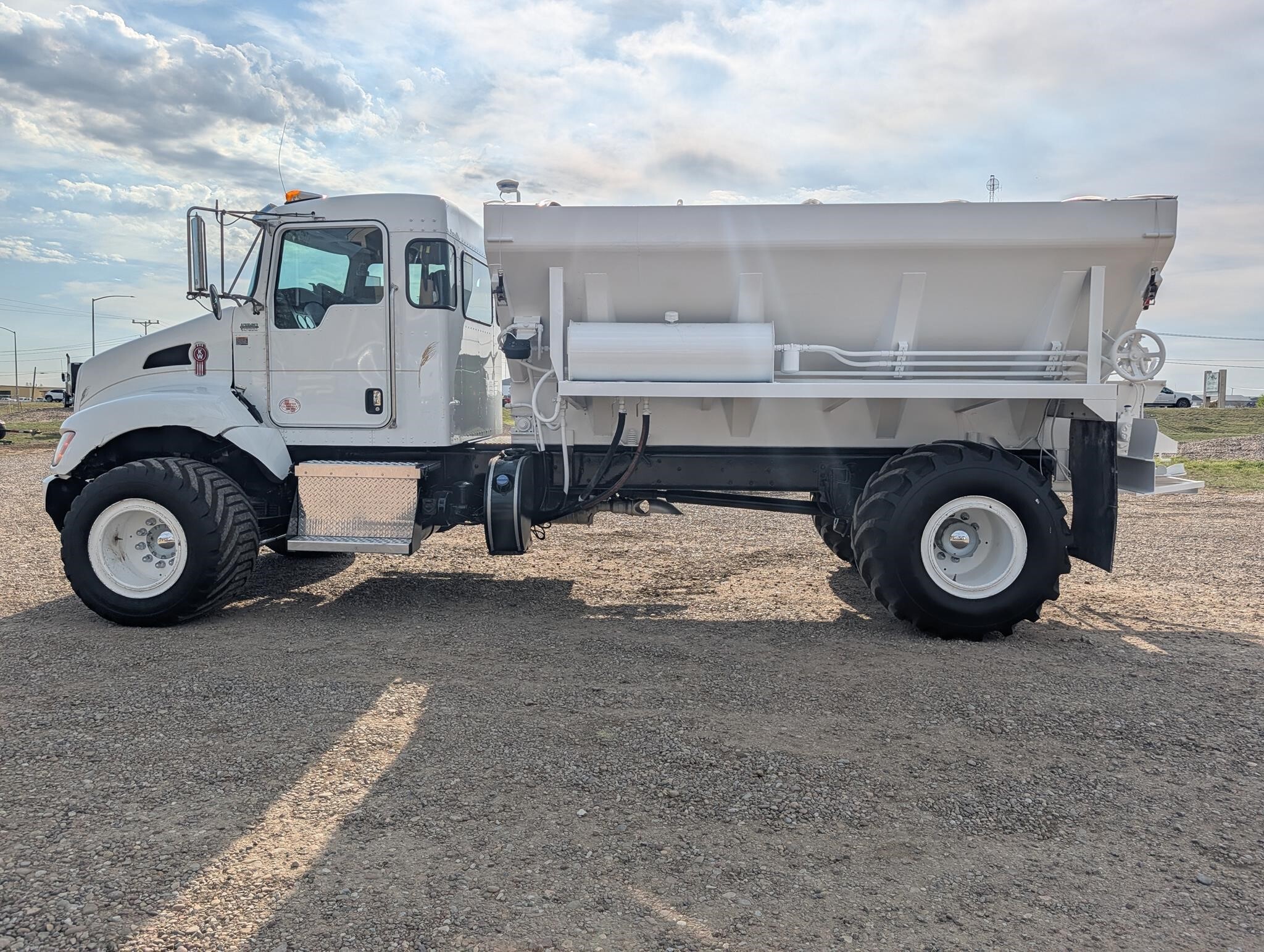 2018 Chandler 20PTT-FT Pull-Type Fertilizer Spreader