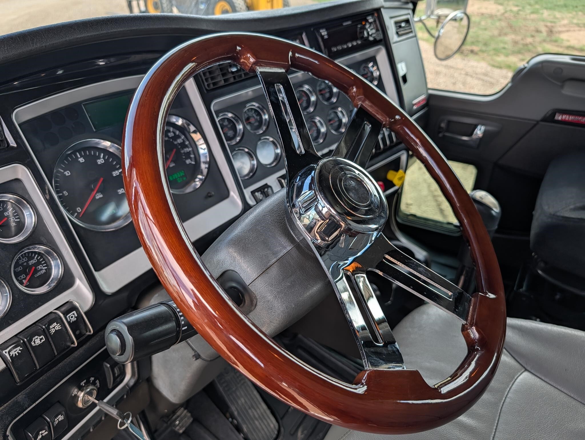 2018 Kenworth W900 Semi Trucks/Trailer