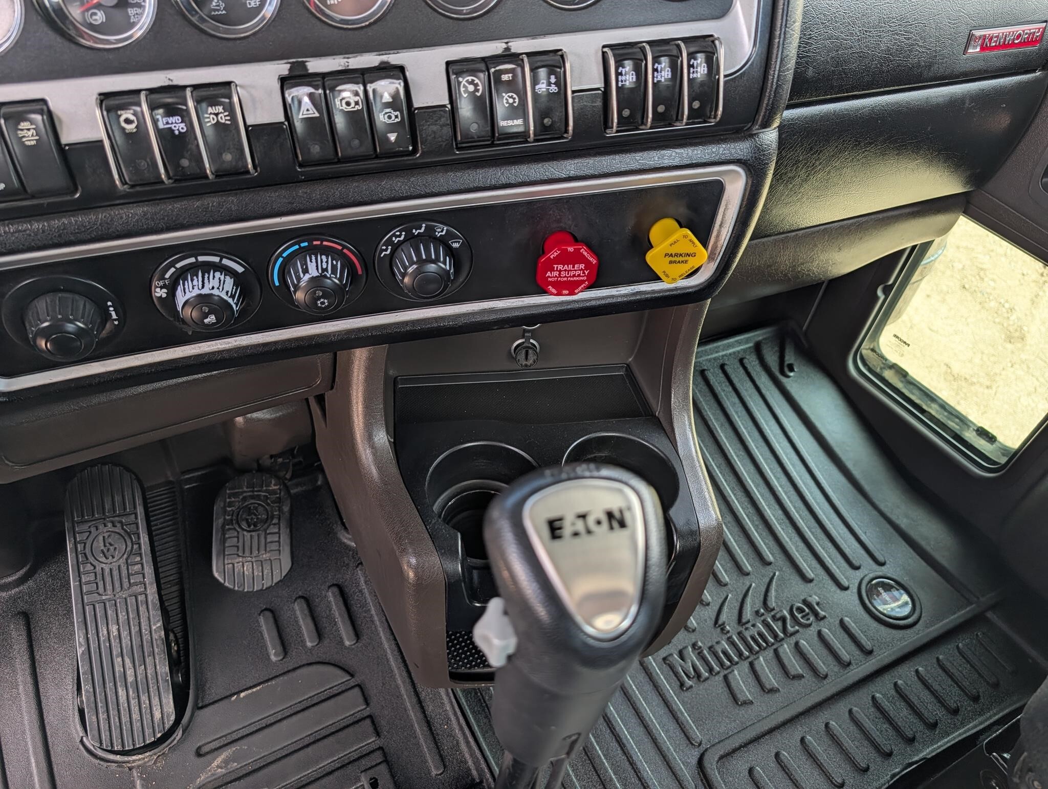 2018 Kenworth W900 Semi Trucks/Trailer