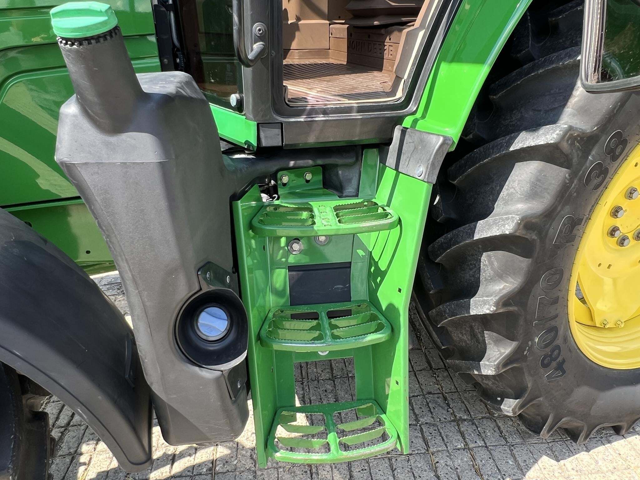 2016 John Deere 6120M Tractor