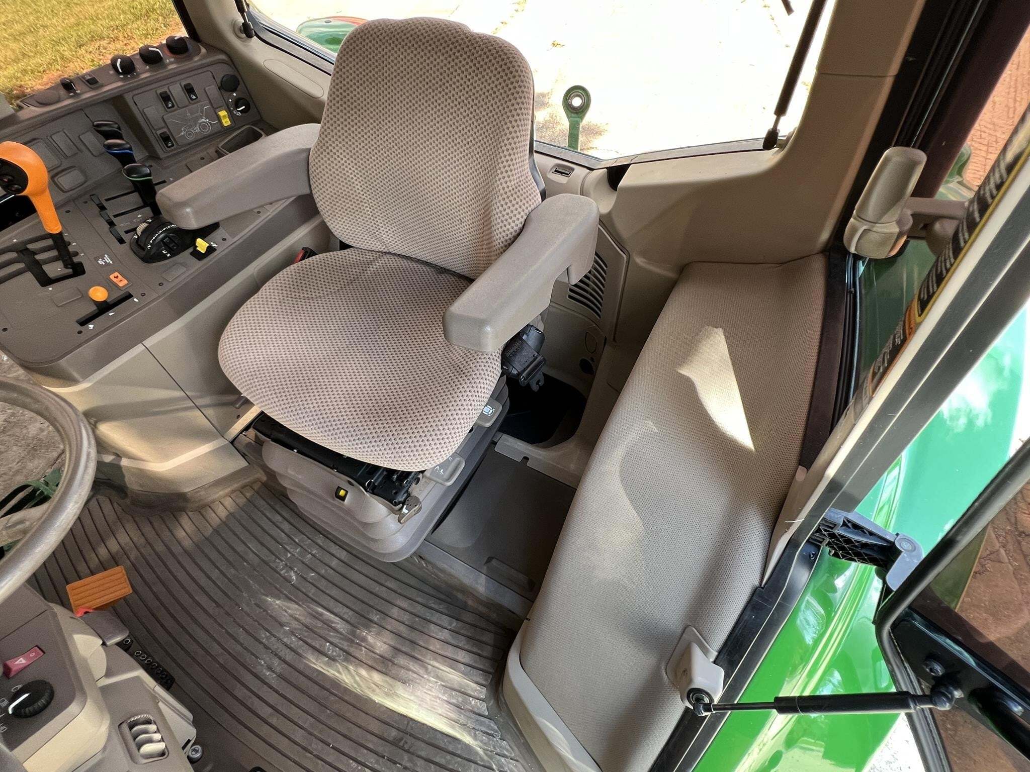 2016 John Deere 6120M Tractor