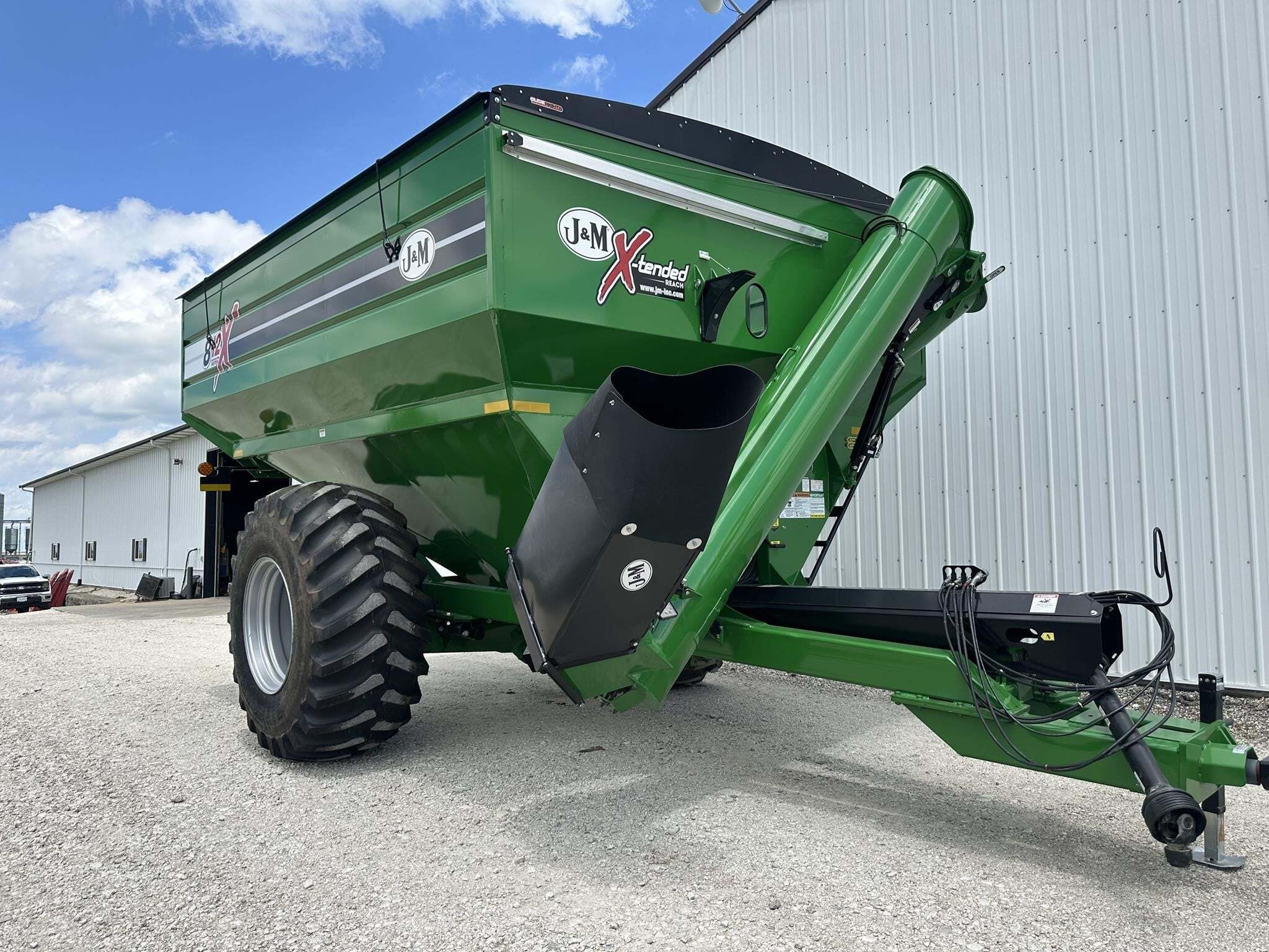 2026 J&M 812-18 Grain Cart