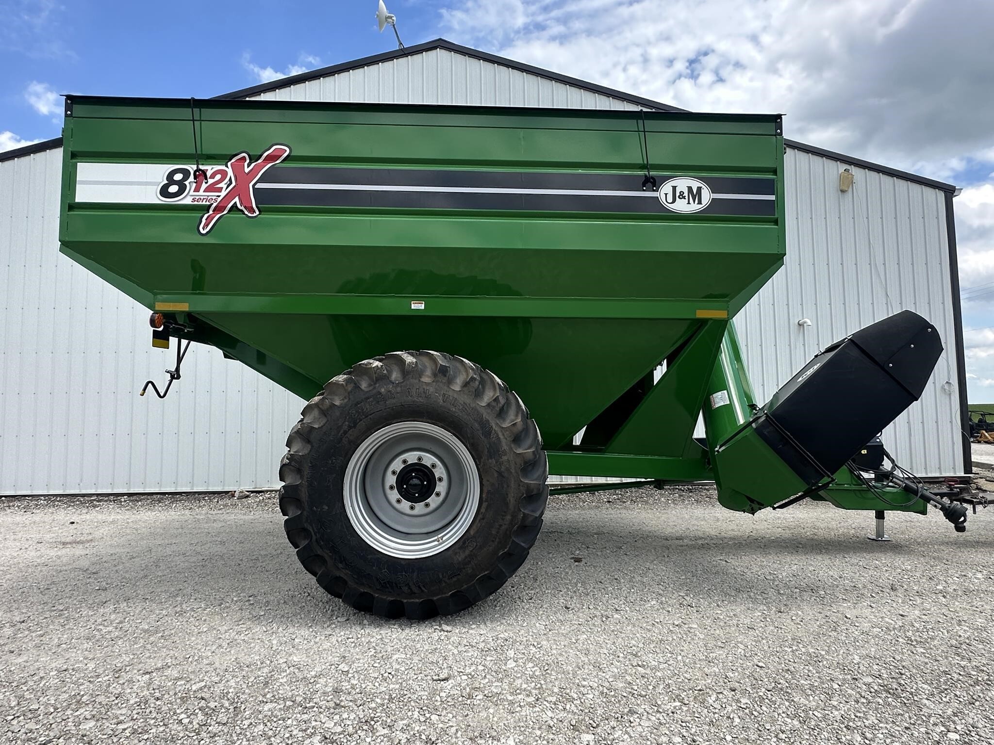 2026 J&M 812-18 Grain Cart