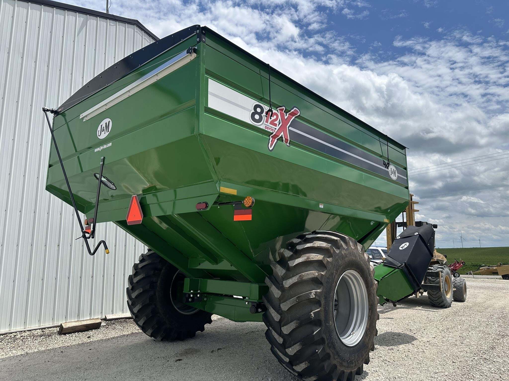 2026 J&M 812-18 Grain Cart
