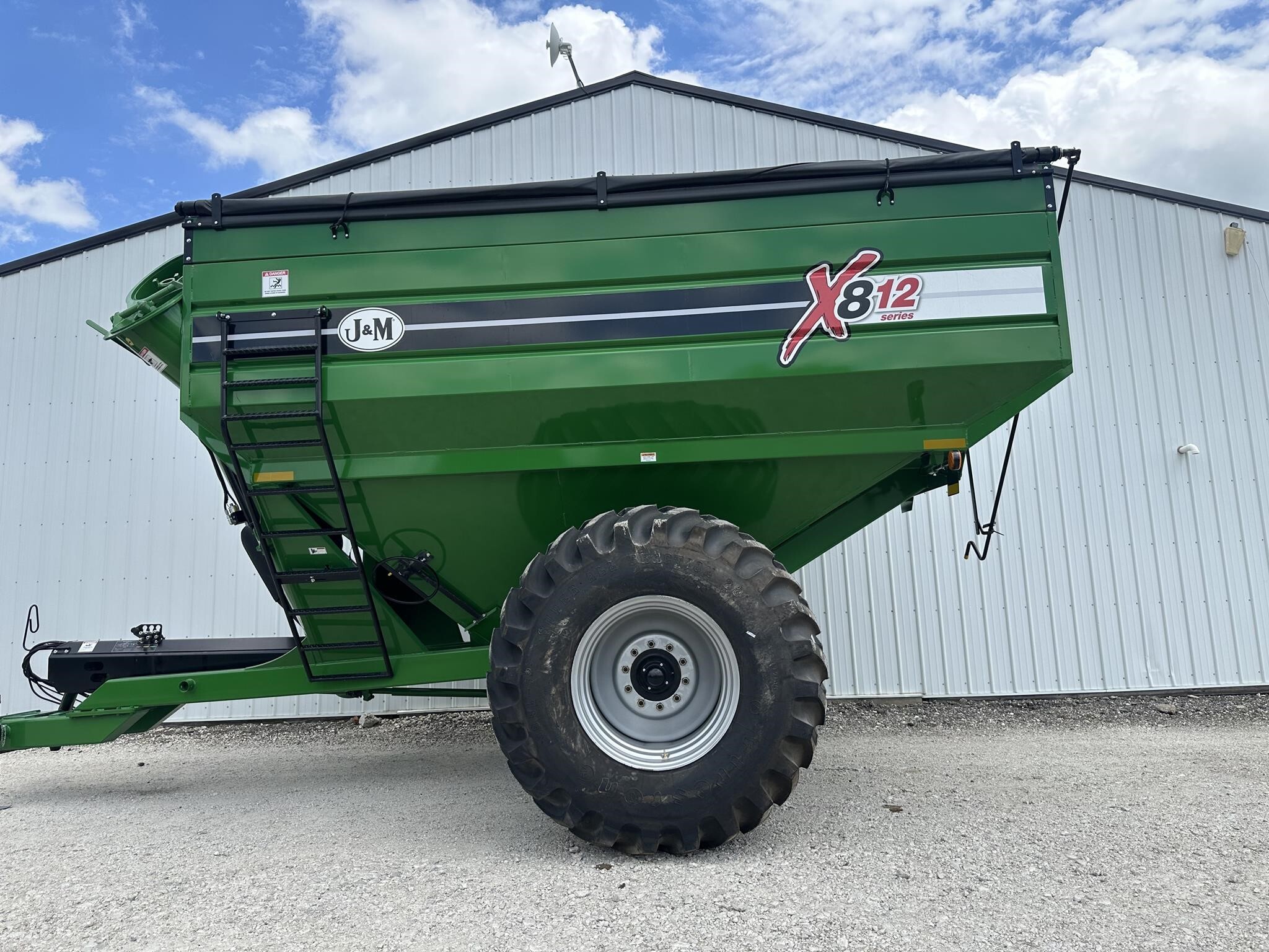 2026 J&M 812-18 Grain Cart