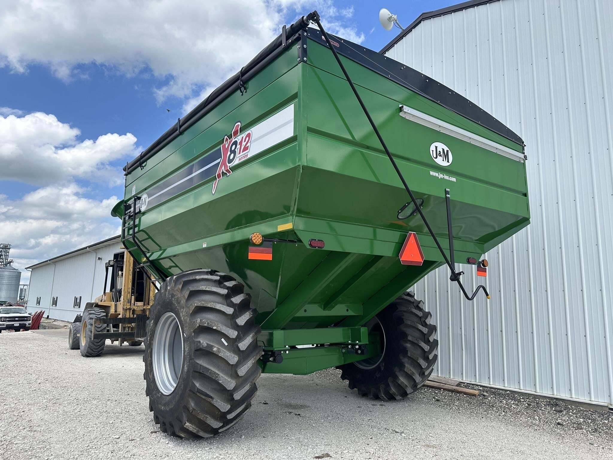 2026 J&M 812-18 Grain Cart