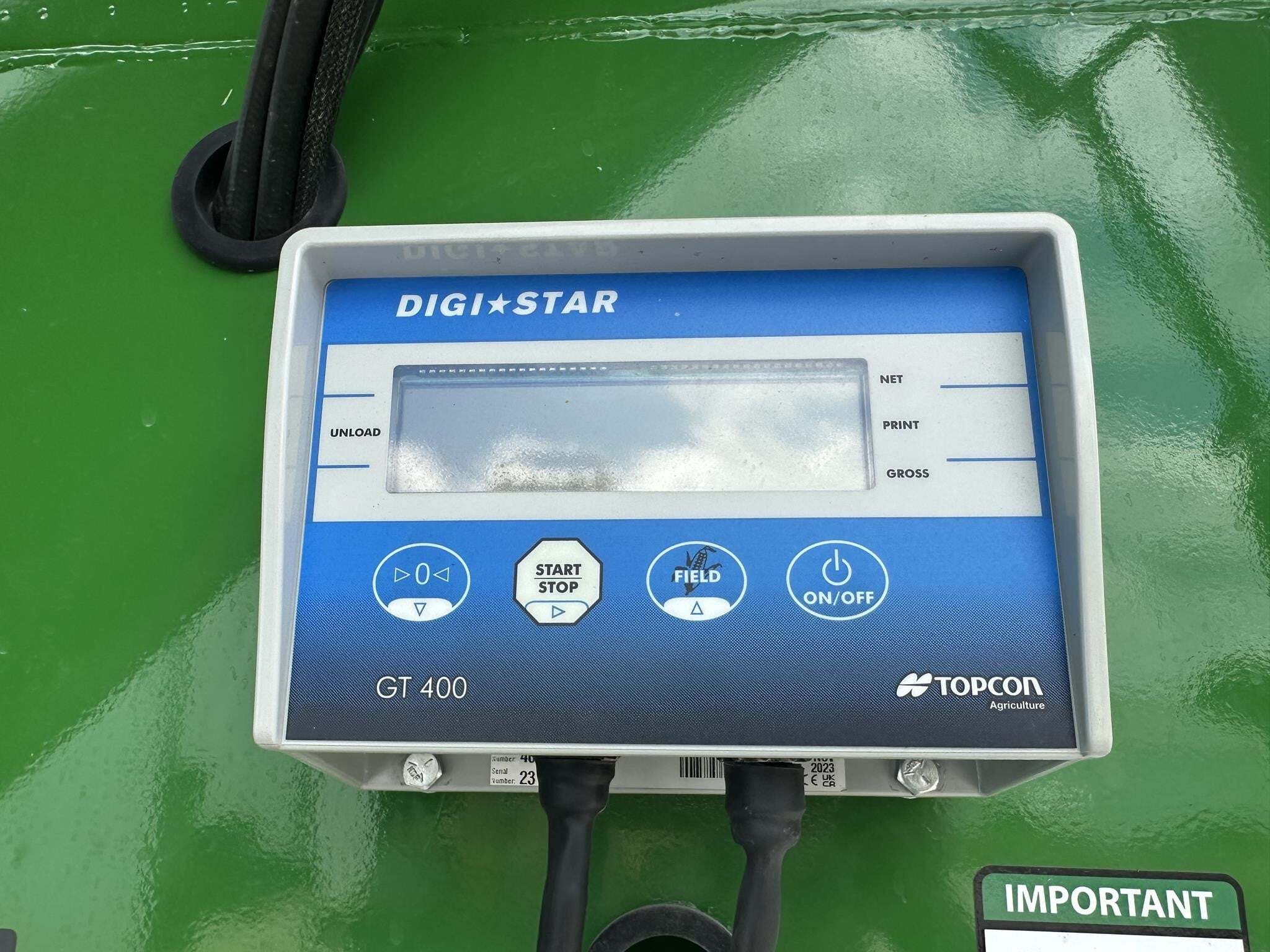 2026 J&M 812-18 Grain Cart