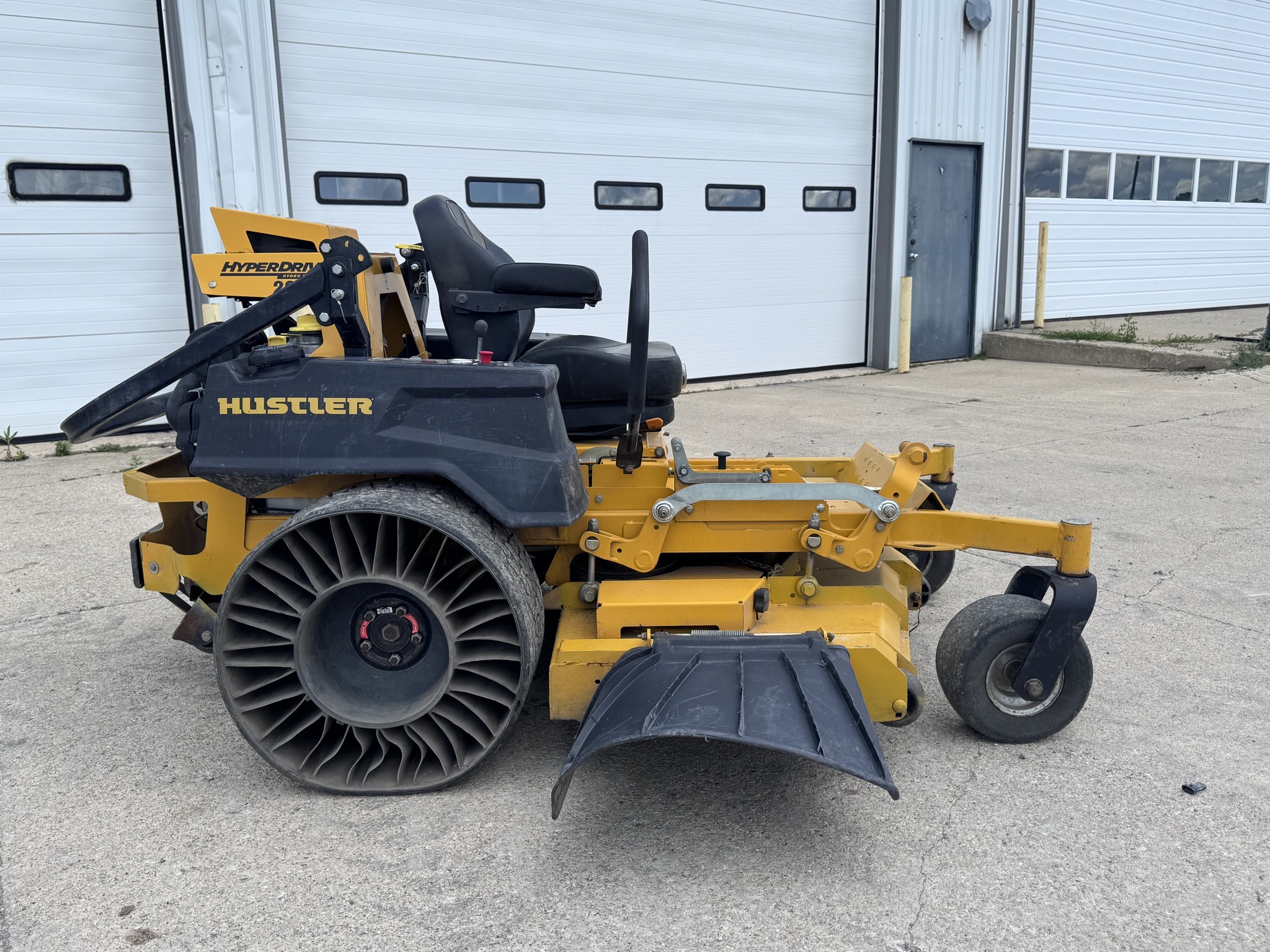 2020 Hustler Super Z 37 Lawn Mower