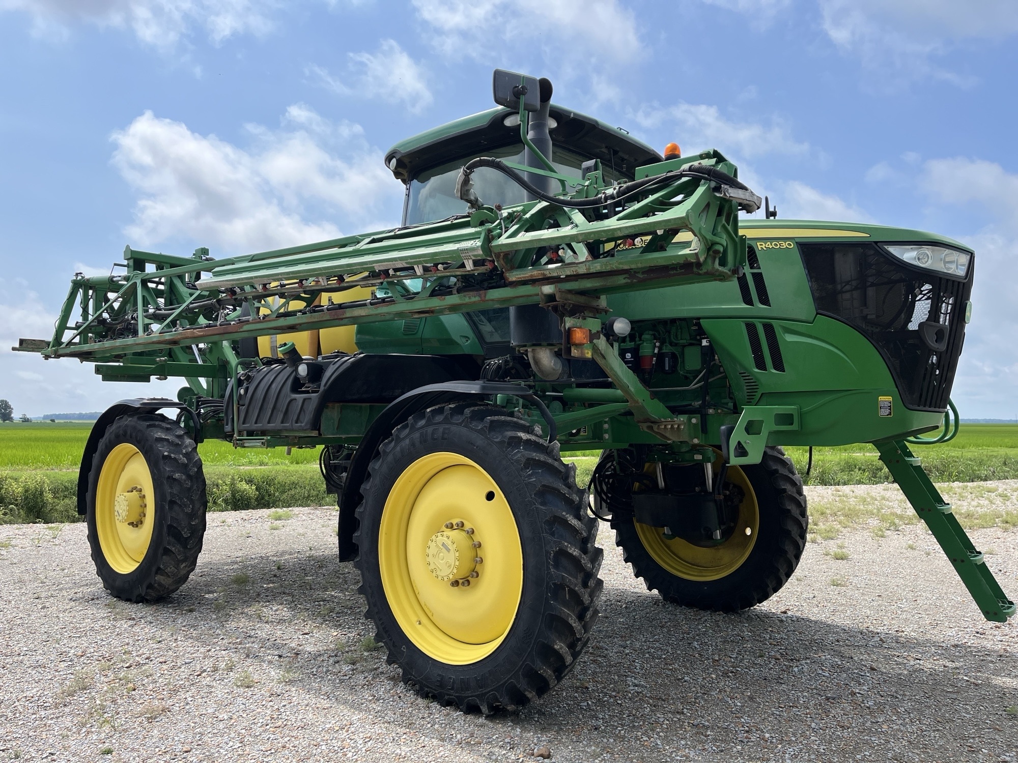 2015 John Deere R4030 Self-Propelled Sprayer