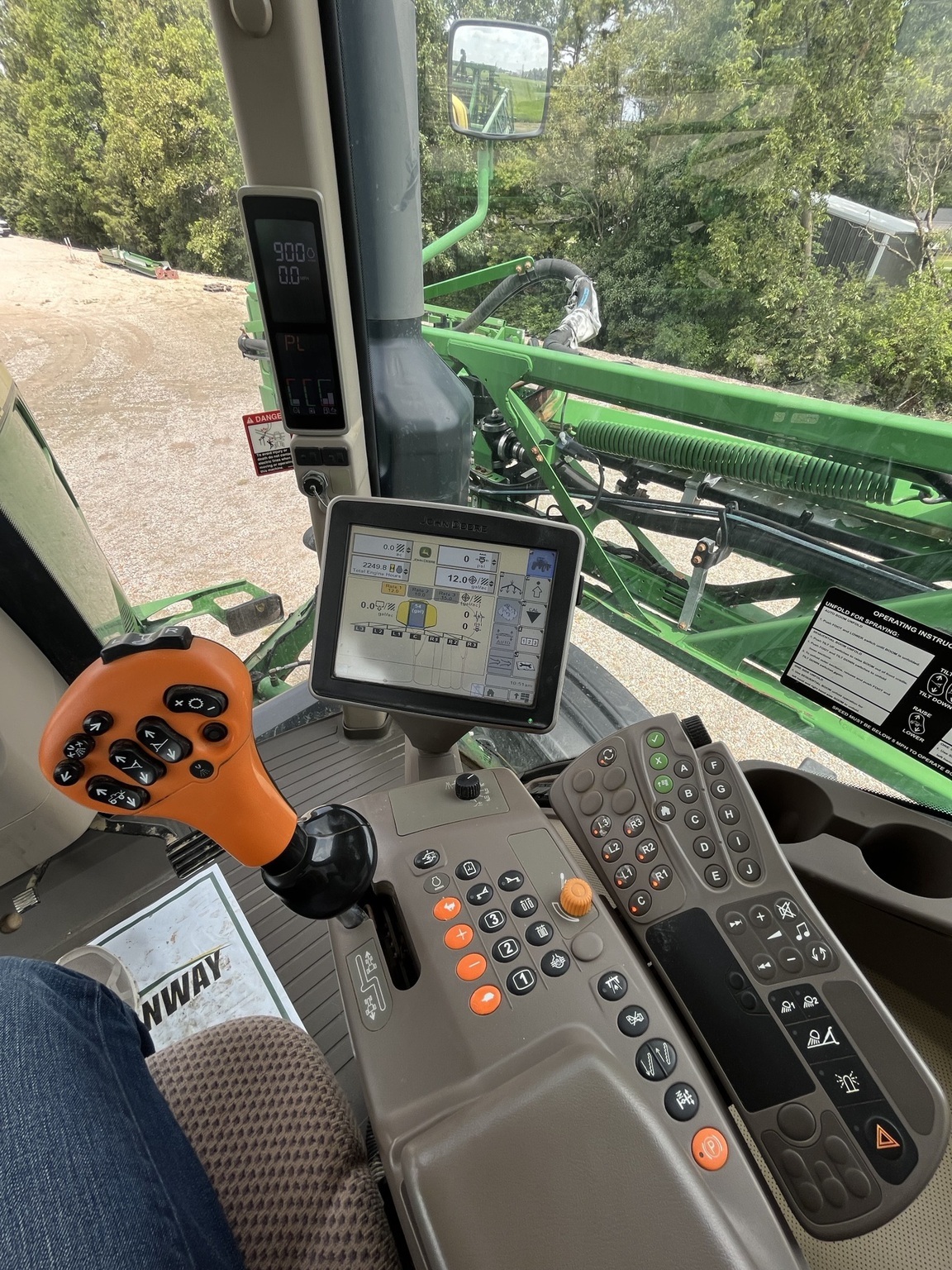 2015 John Deere R4030 Self-Propelled Sprayer