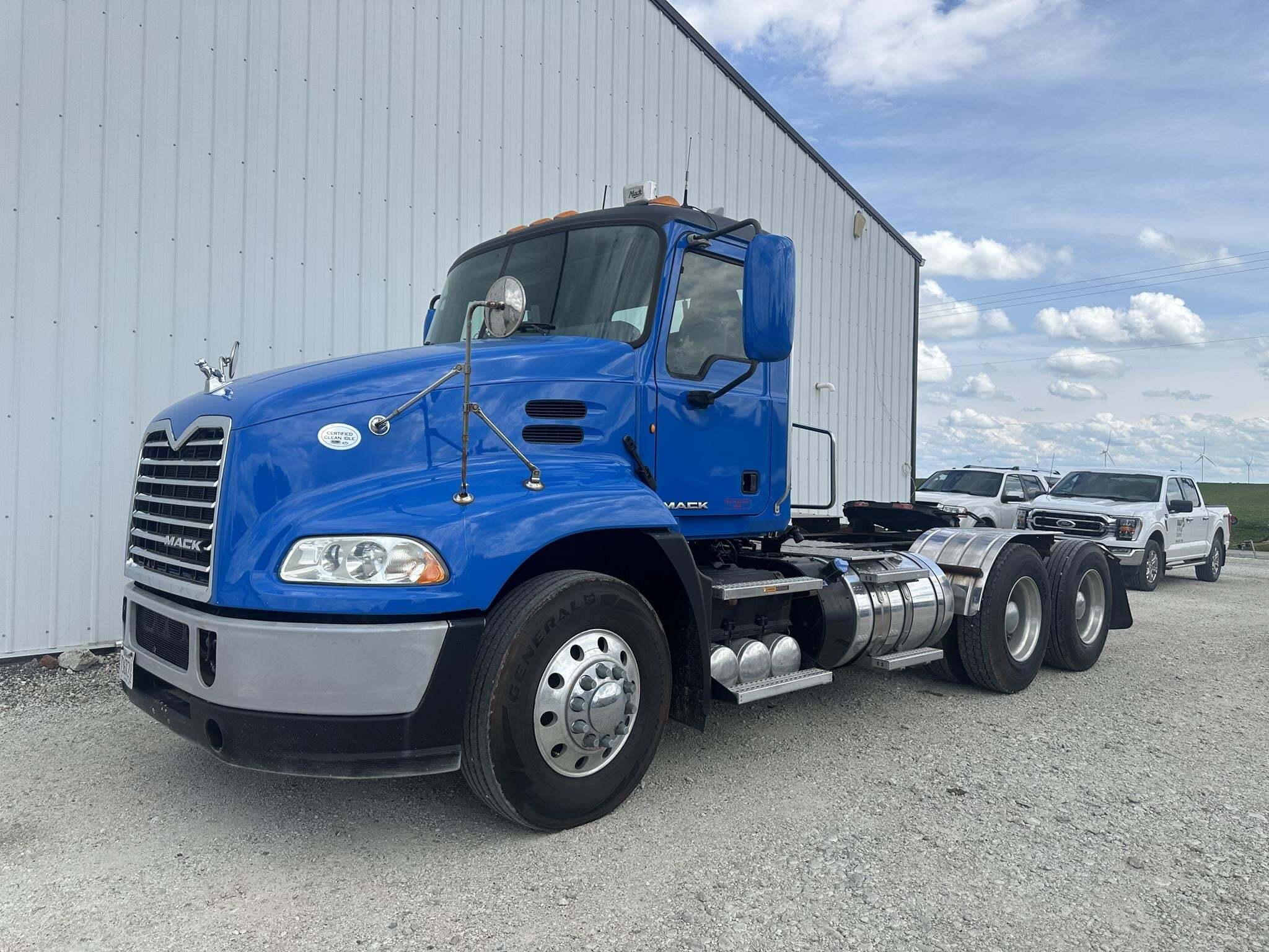 2014 Mack PINNACLE CXU613 Semi Trucks/Trailer