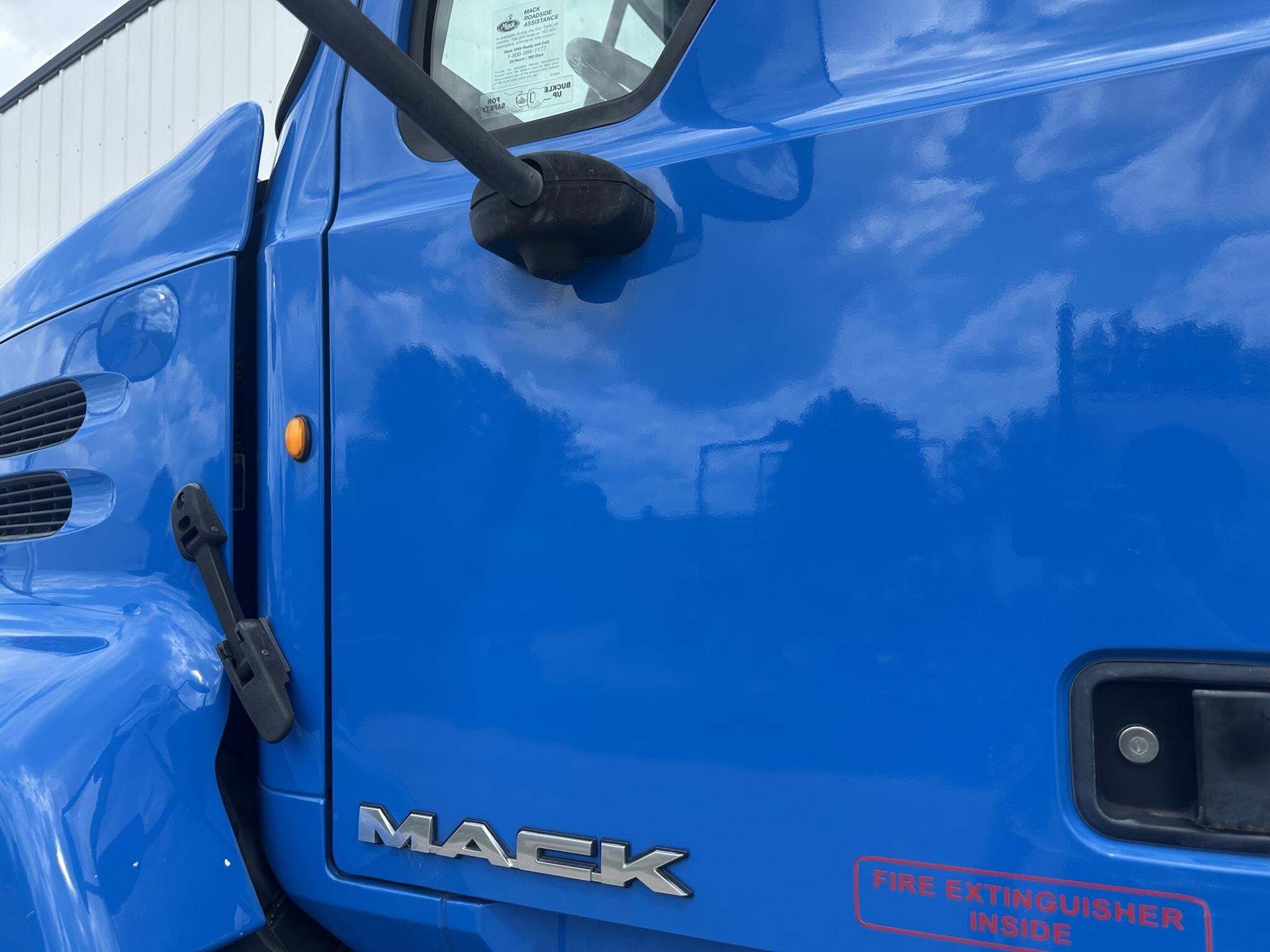 2014 Mack PINNACLE CXU613 Semi Trucks/Trailer
