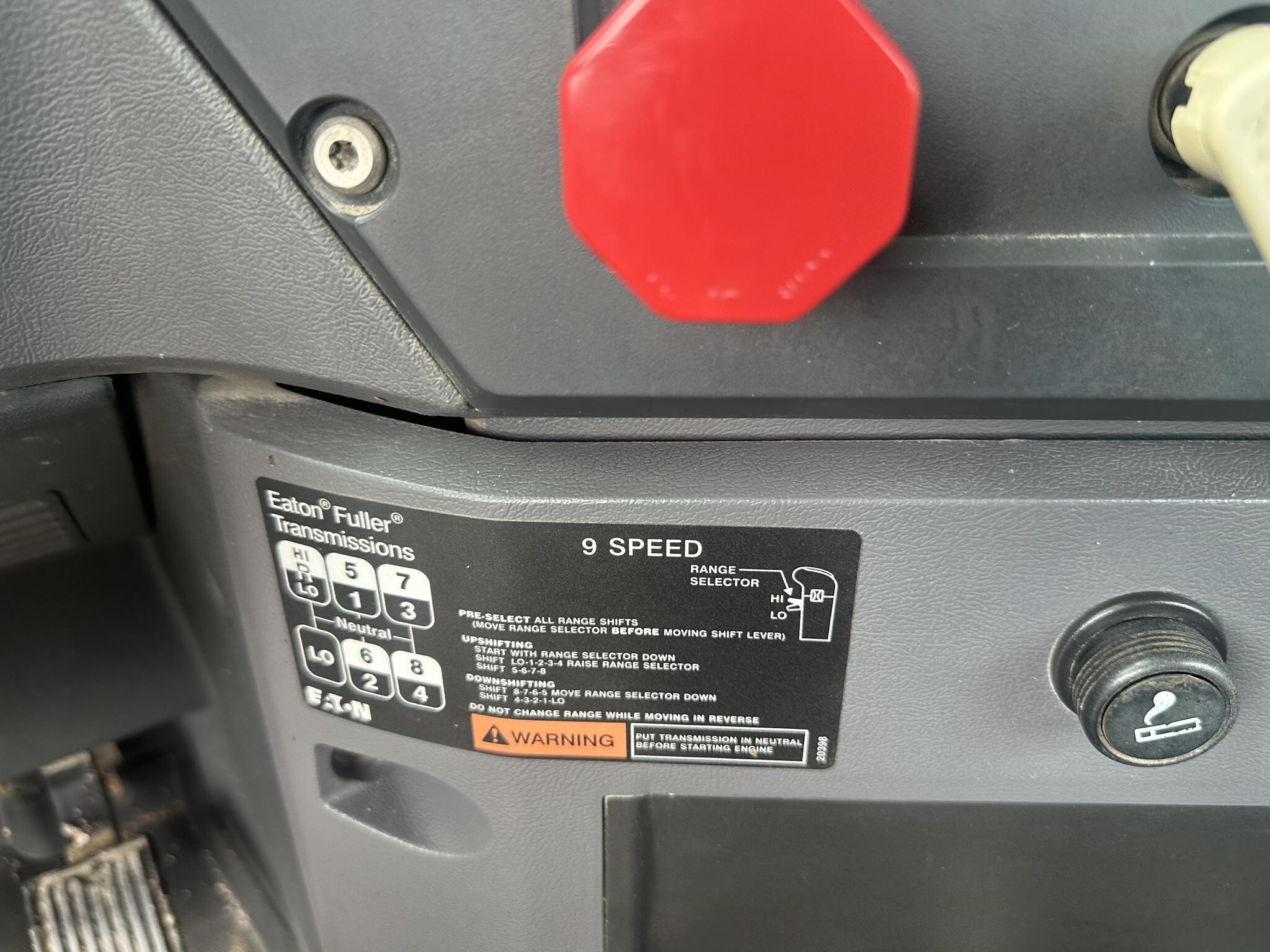 2014 Mack PINNACLE CXU613 Semi Trucks/Trailer