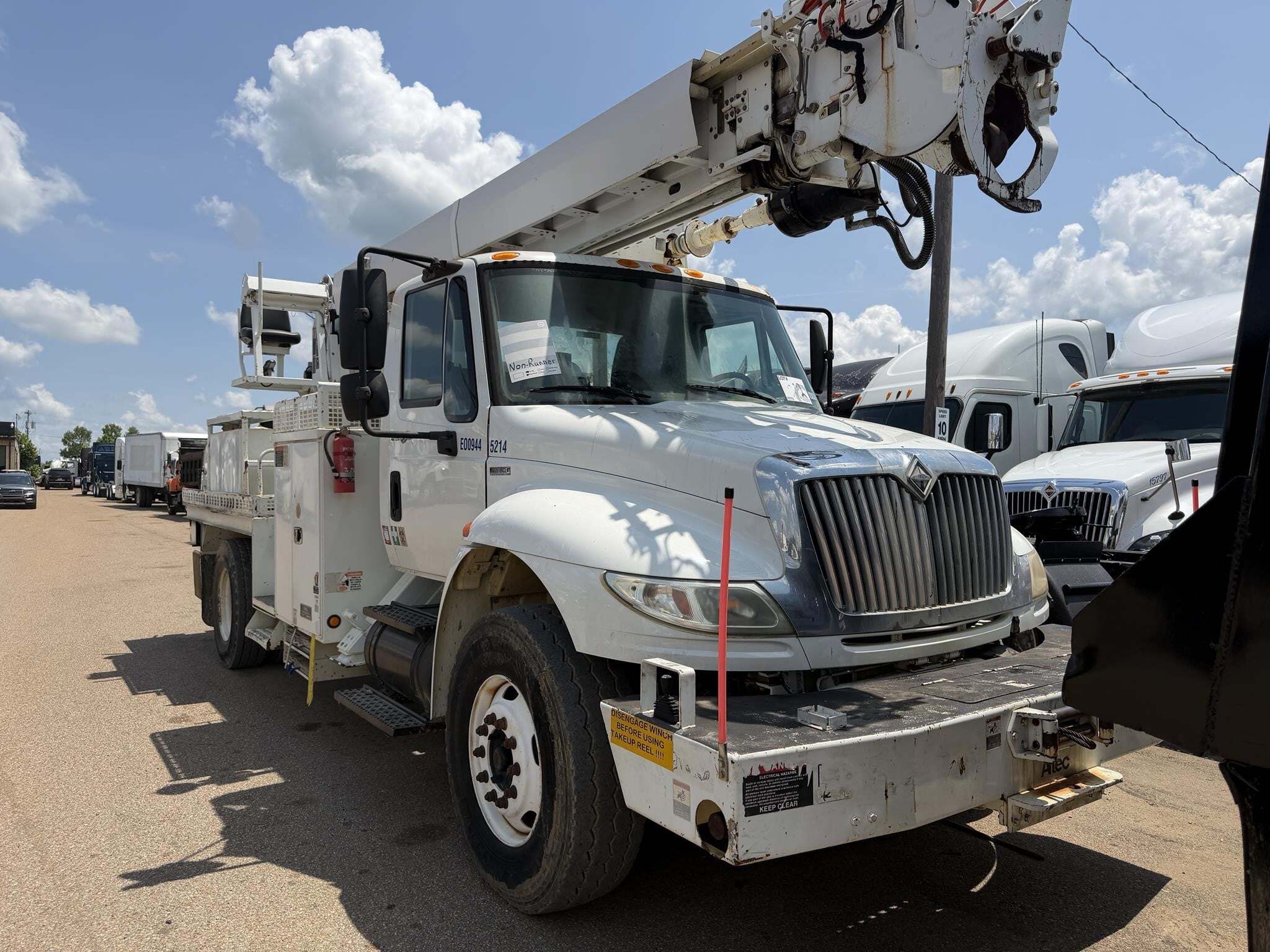2010 Altec DM47TR Crane