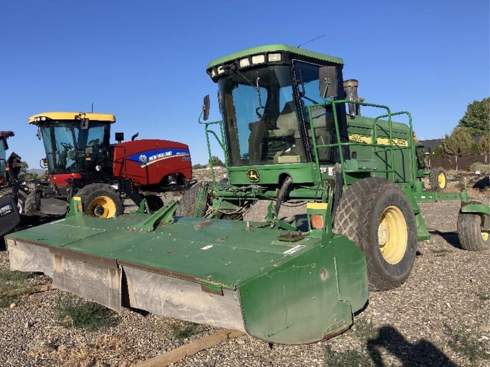 2005 John Deere 4995 Self-Propelled Windrowers and Swather