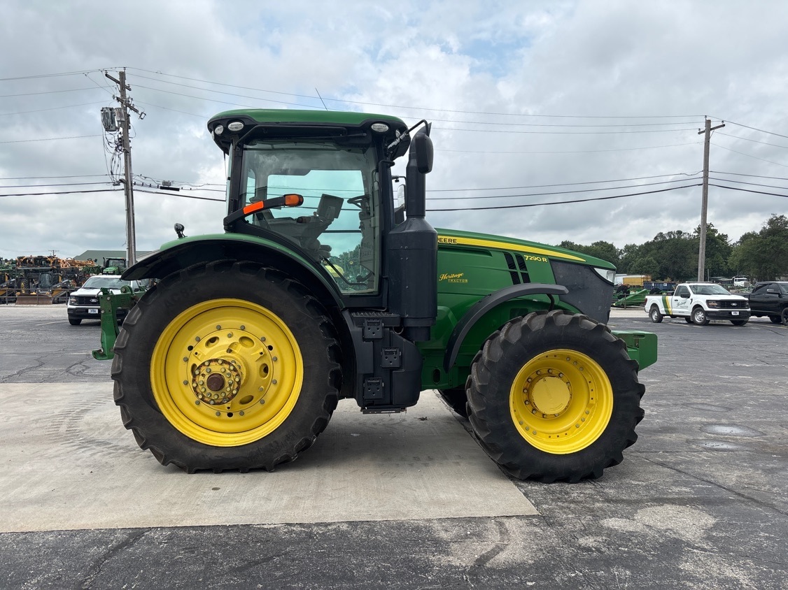 2013 John Deere 7290R Tractor