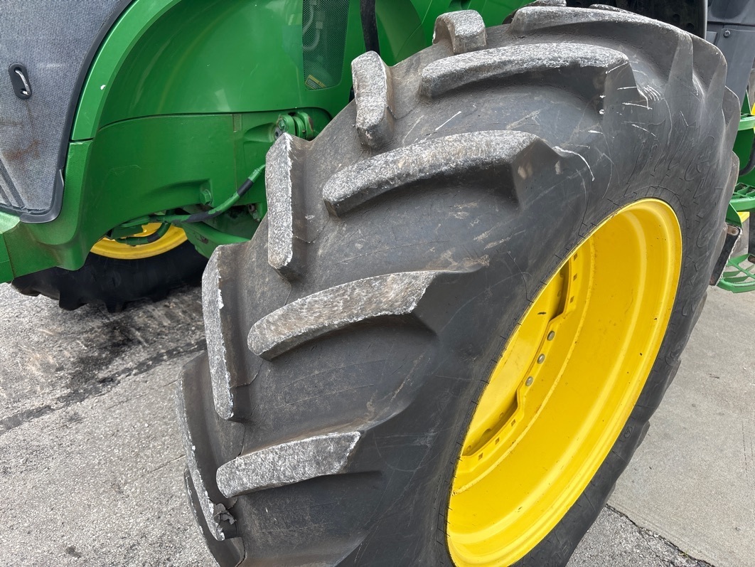 2013 John Deere 7290R Tractor