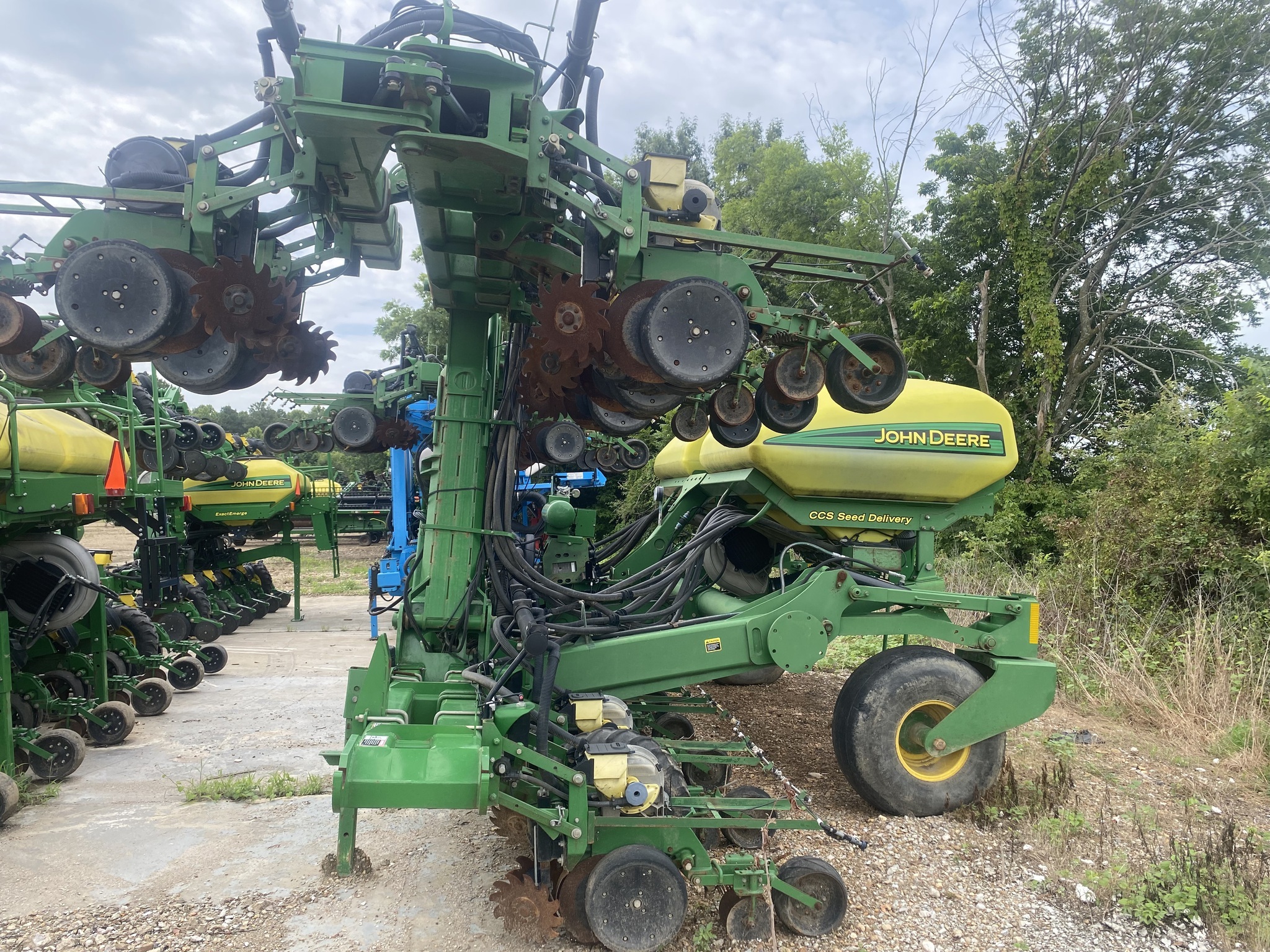 2011 John Deere DR18 Planter