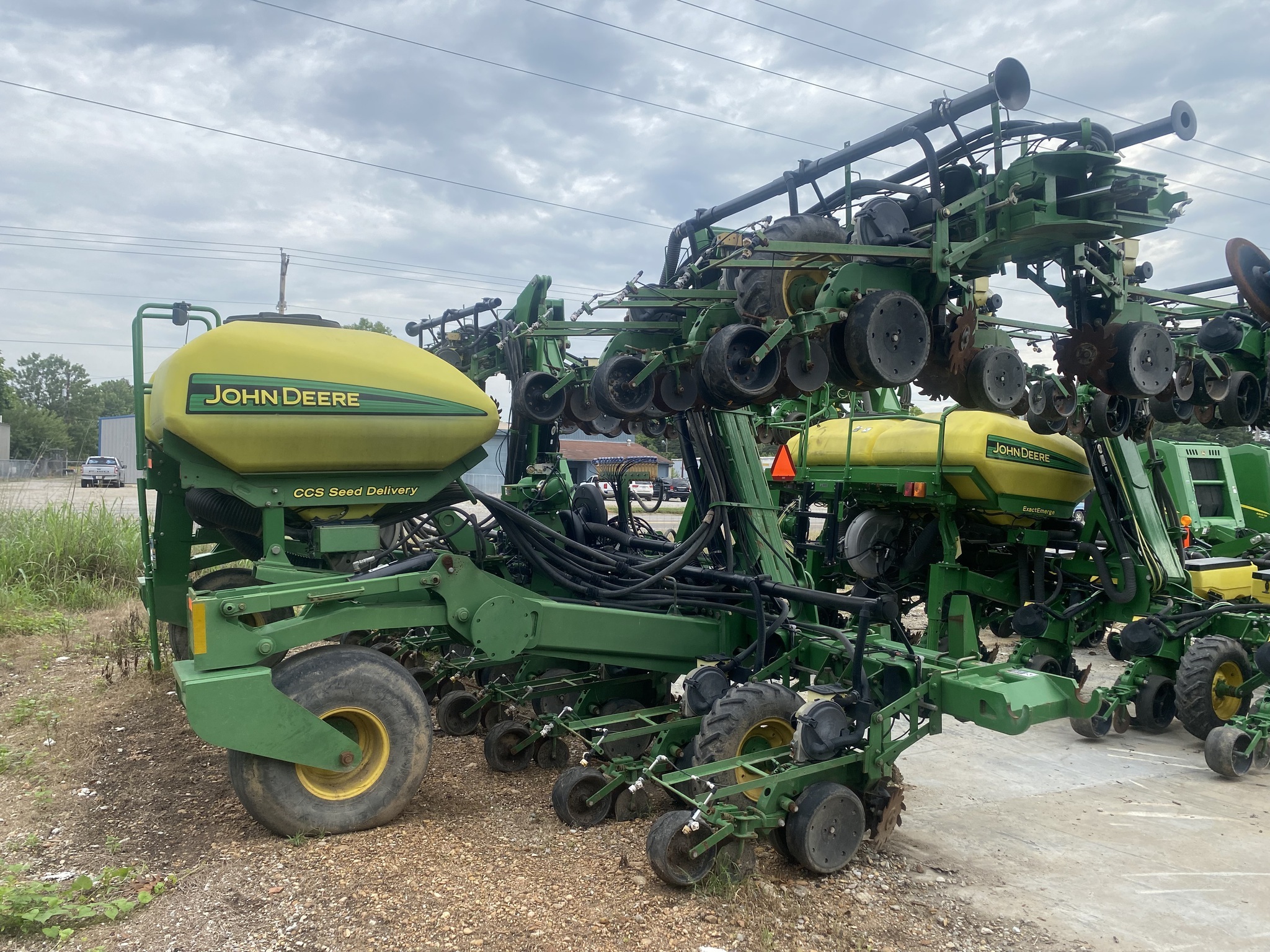 2011 John Deere DR18 Planter
