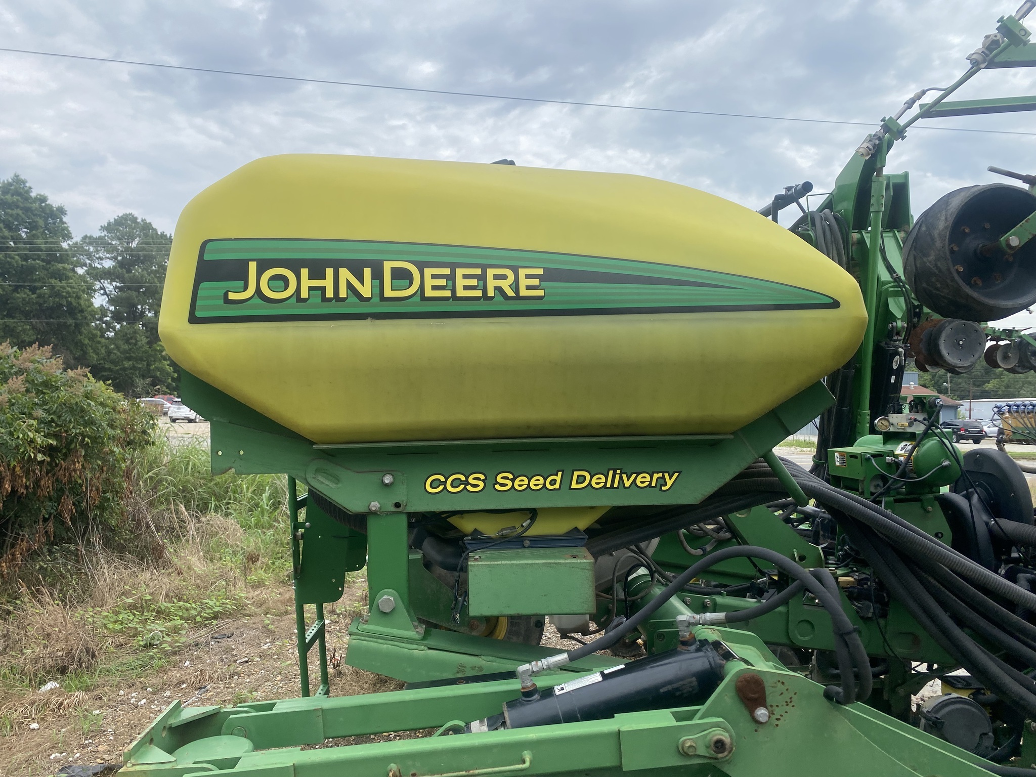 2011 John Deere DR18 Planter