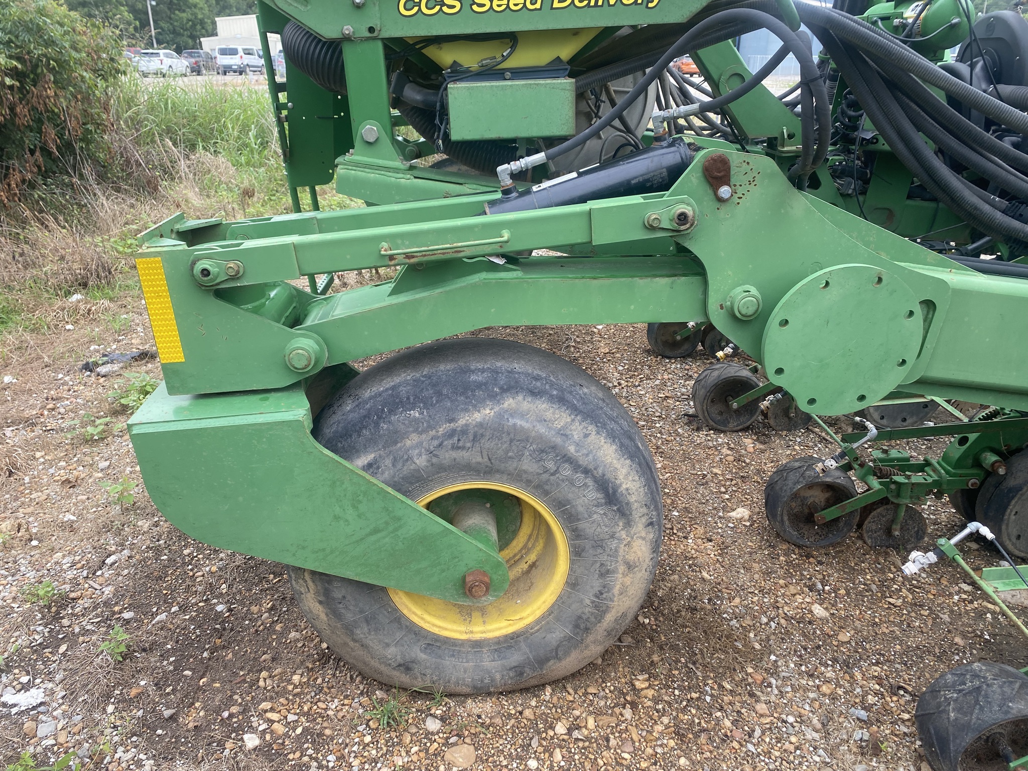 2011 John Deere DR18 Planter