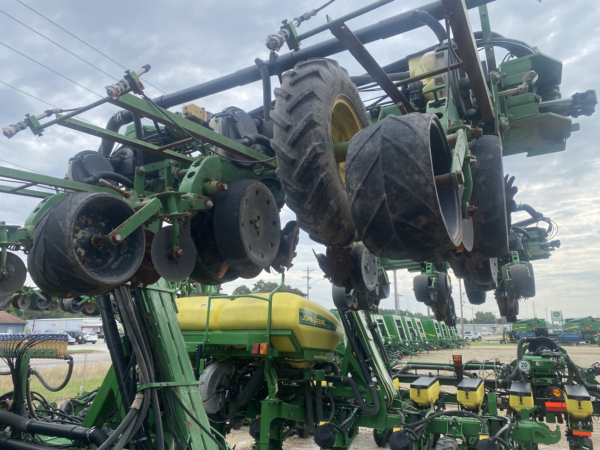 2011 John Deere DR18 Planter