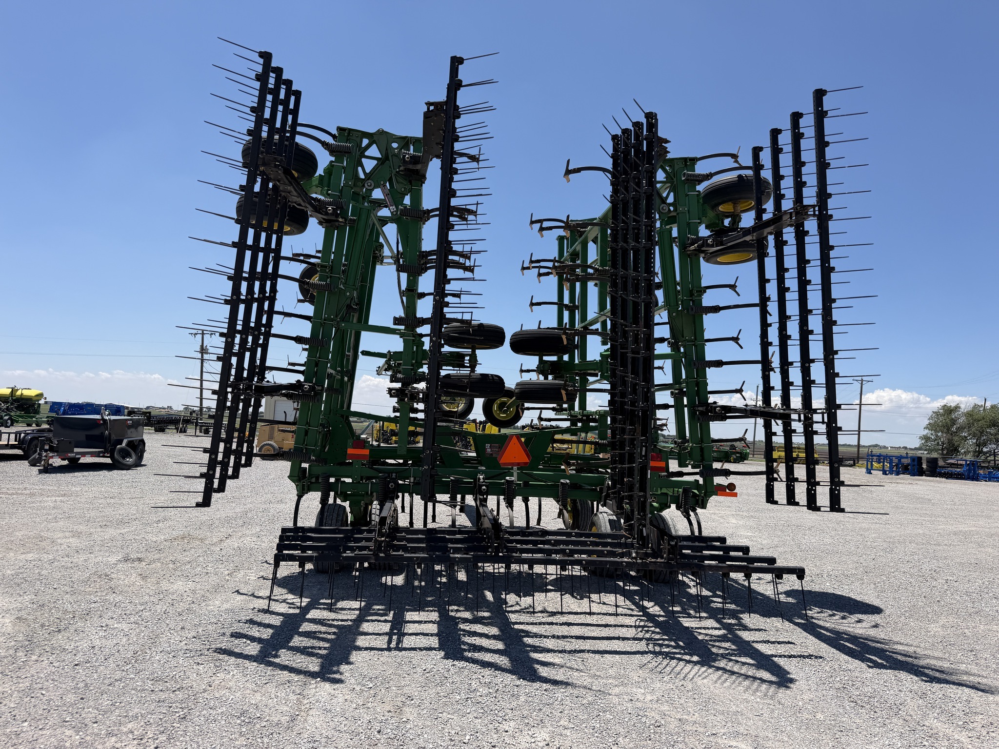 2007 John Deere 2210 Field Cultivator