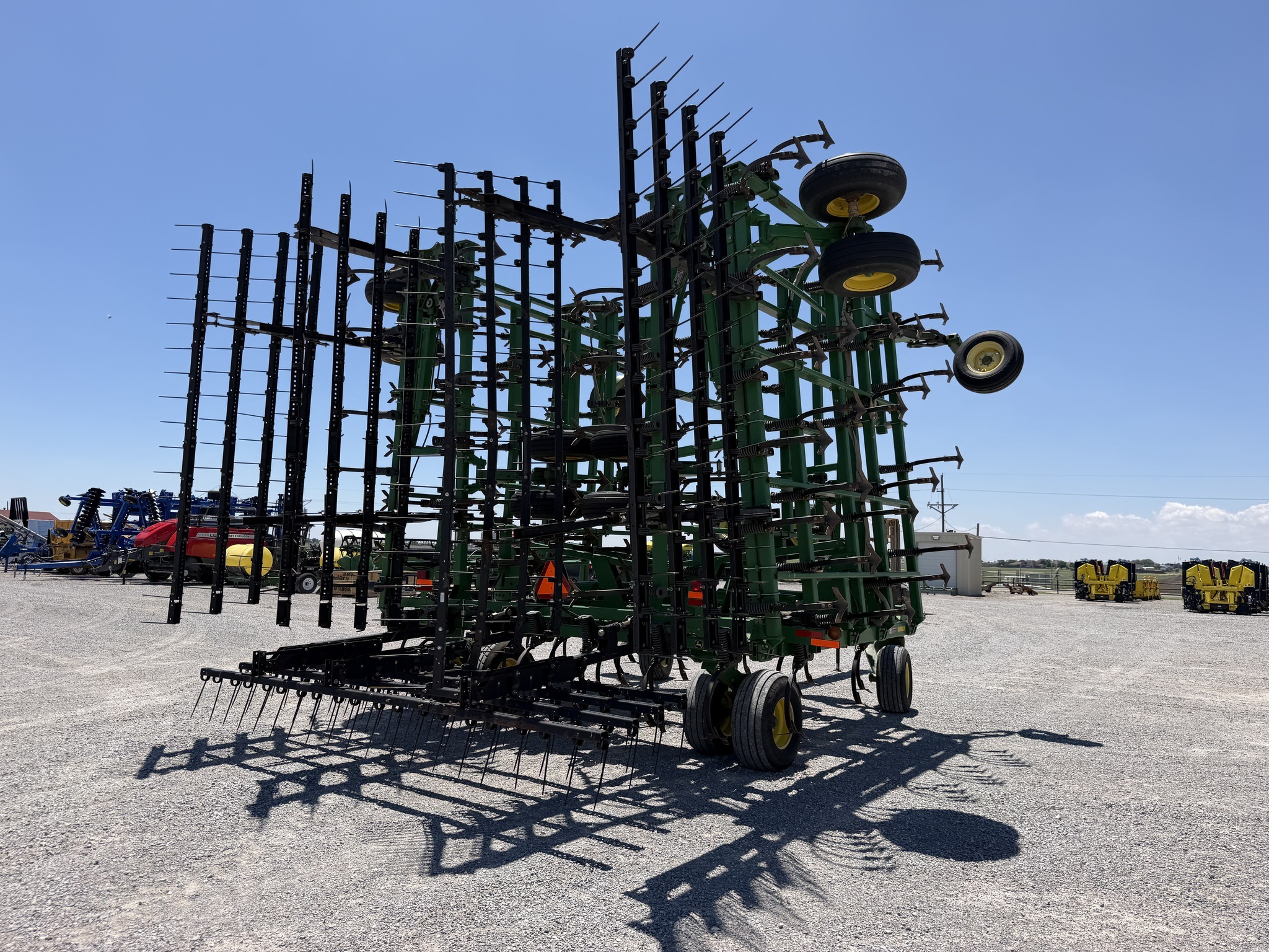 2007 John Deere 2210 Field Cultivator