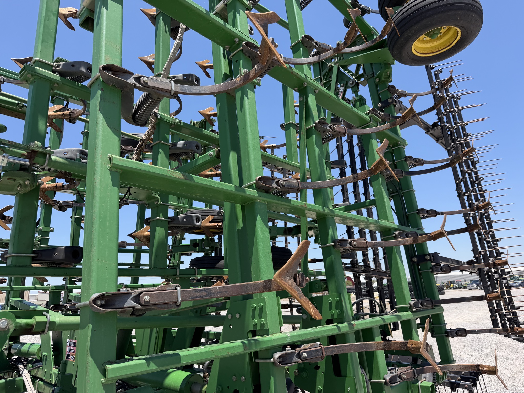2007 John Deere 2210 Field Cultivator