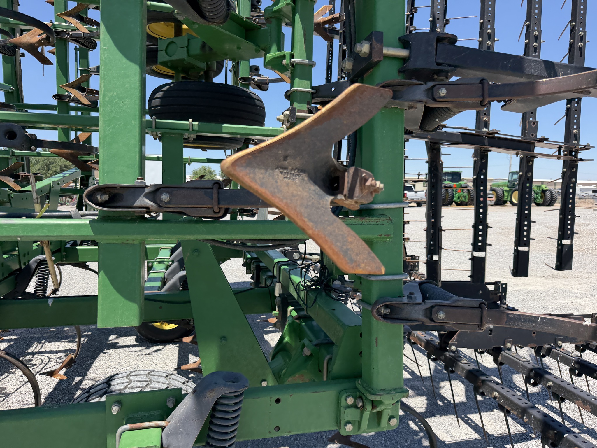 2007 John Deere 2210 Field Cultivator