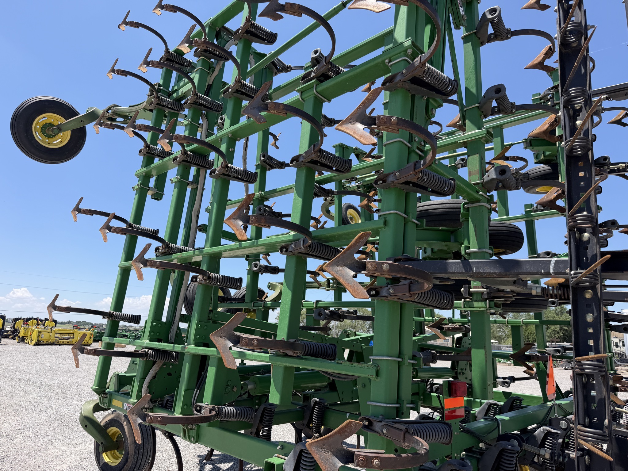 2007 John Deere 2210 Field Cultivator