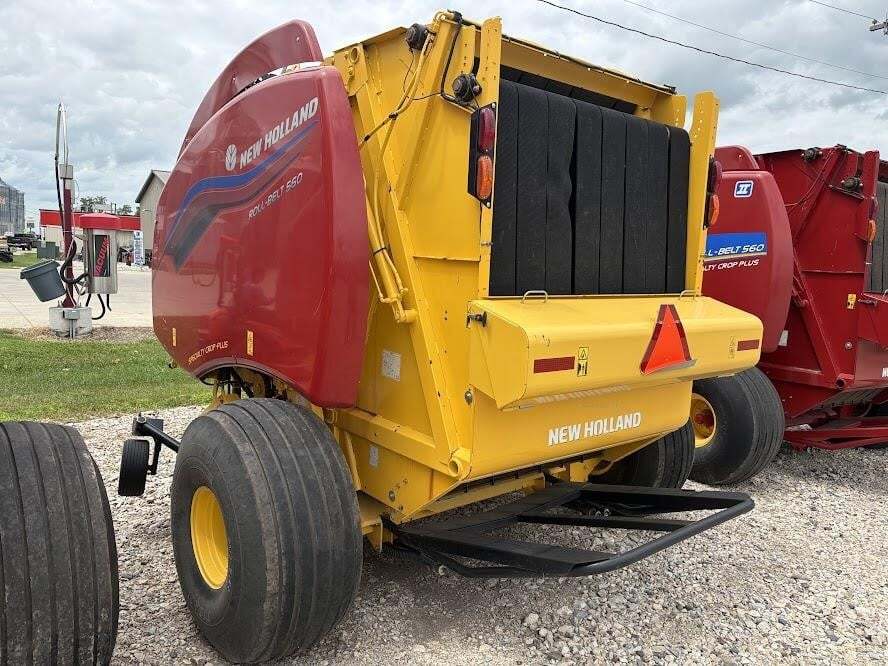 2022 New Holland Roll-Belt 560 Round Baler