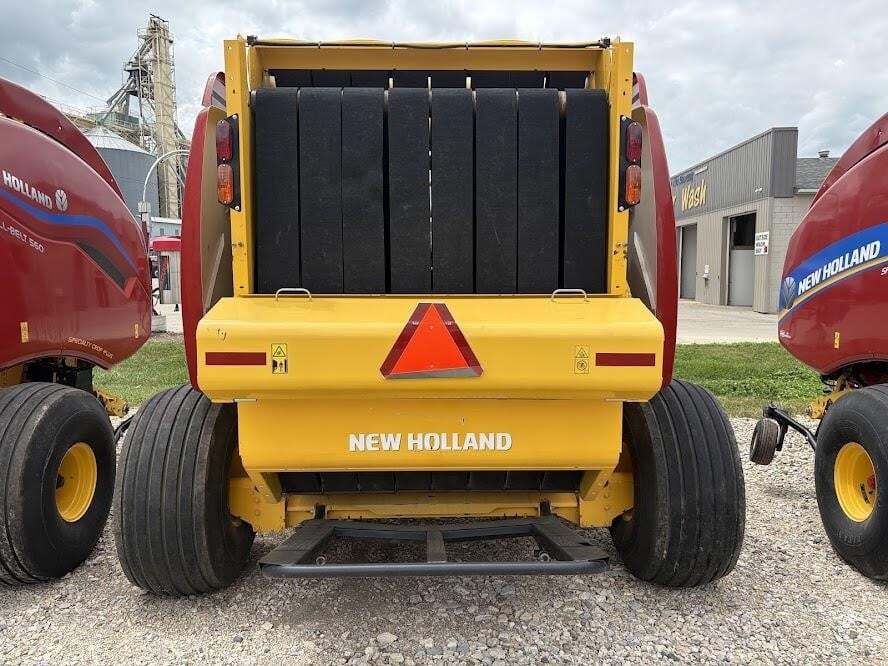 2022 New Holland Roll-Belt 560 Round Baler