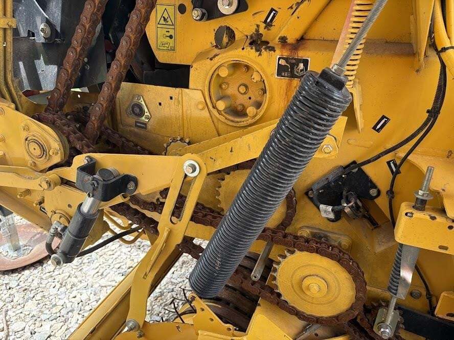 2022 New Holland Roll-Belt 560 Round Baler