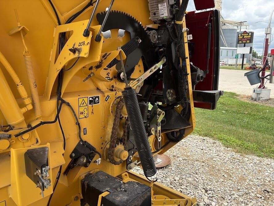2022 New Holland Roll-Belt 560 Round Baler