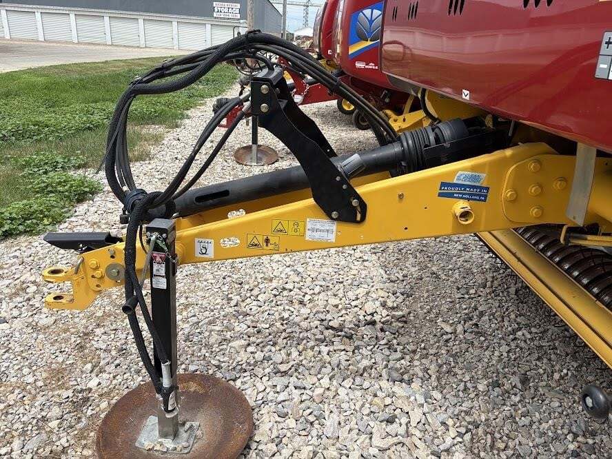 2022 New Holland Roll-Belt 560 Round Baler