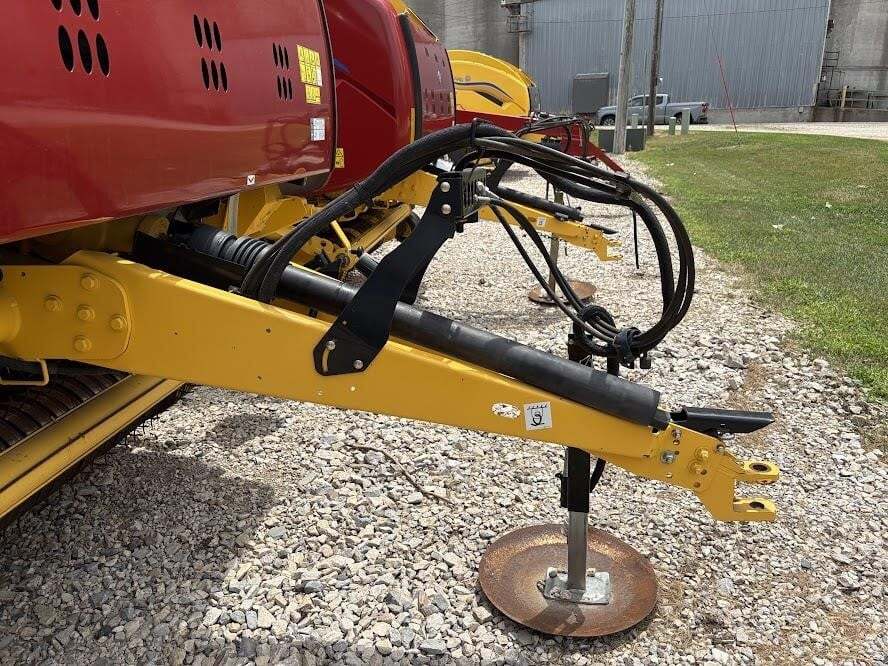 2022 New Holland Roll-Belt 560 Round Baler