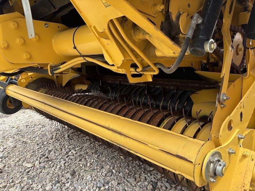 2022 New Holland Roll-Belt 560 Round Baler