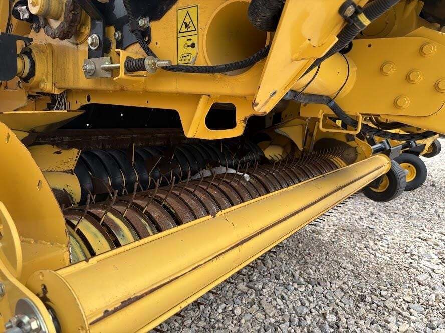 2022 New Holland Roll-Belt 560 Round Baler