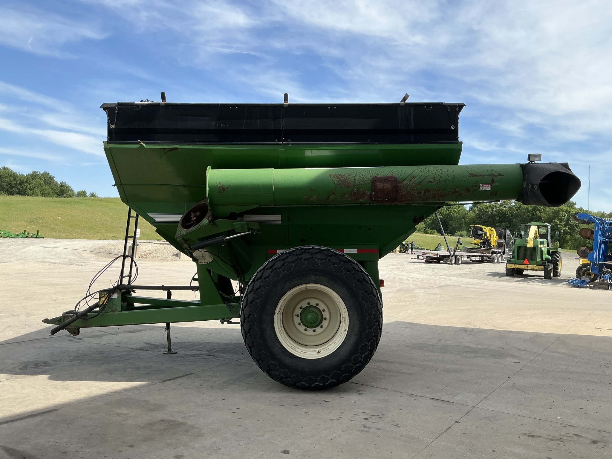 1997 Brent 674 Grain Cart