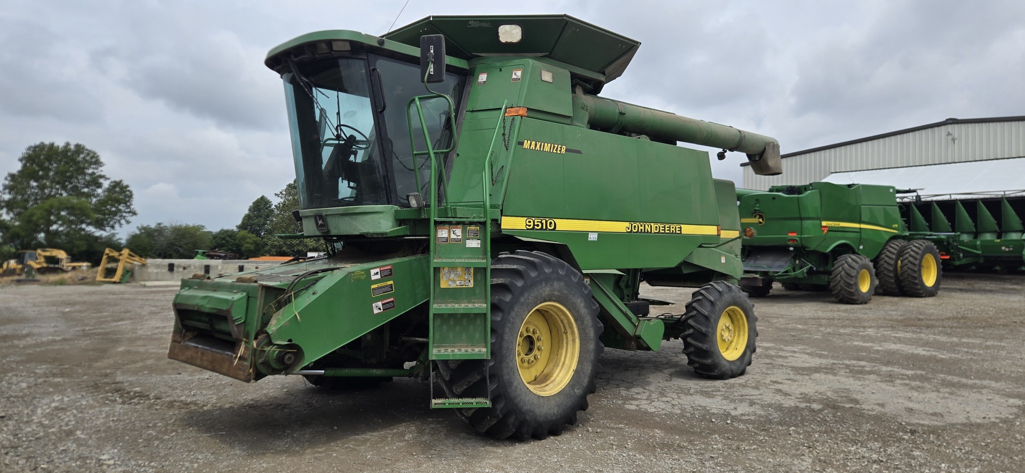 1999 John Deere 9510 Combine