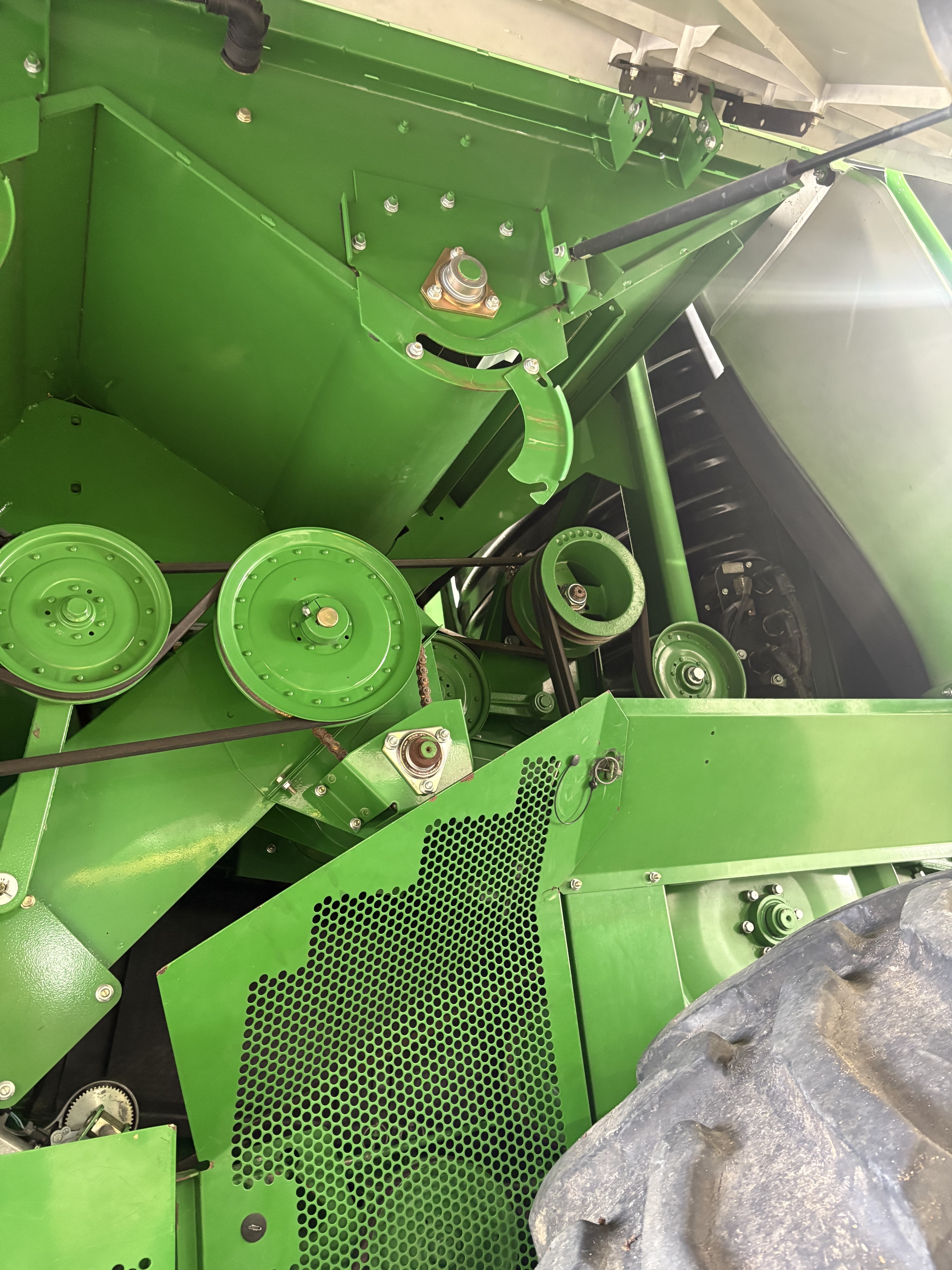 2014 John Deere S660 Combine