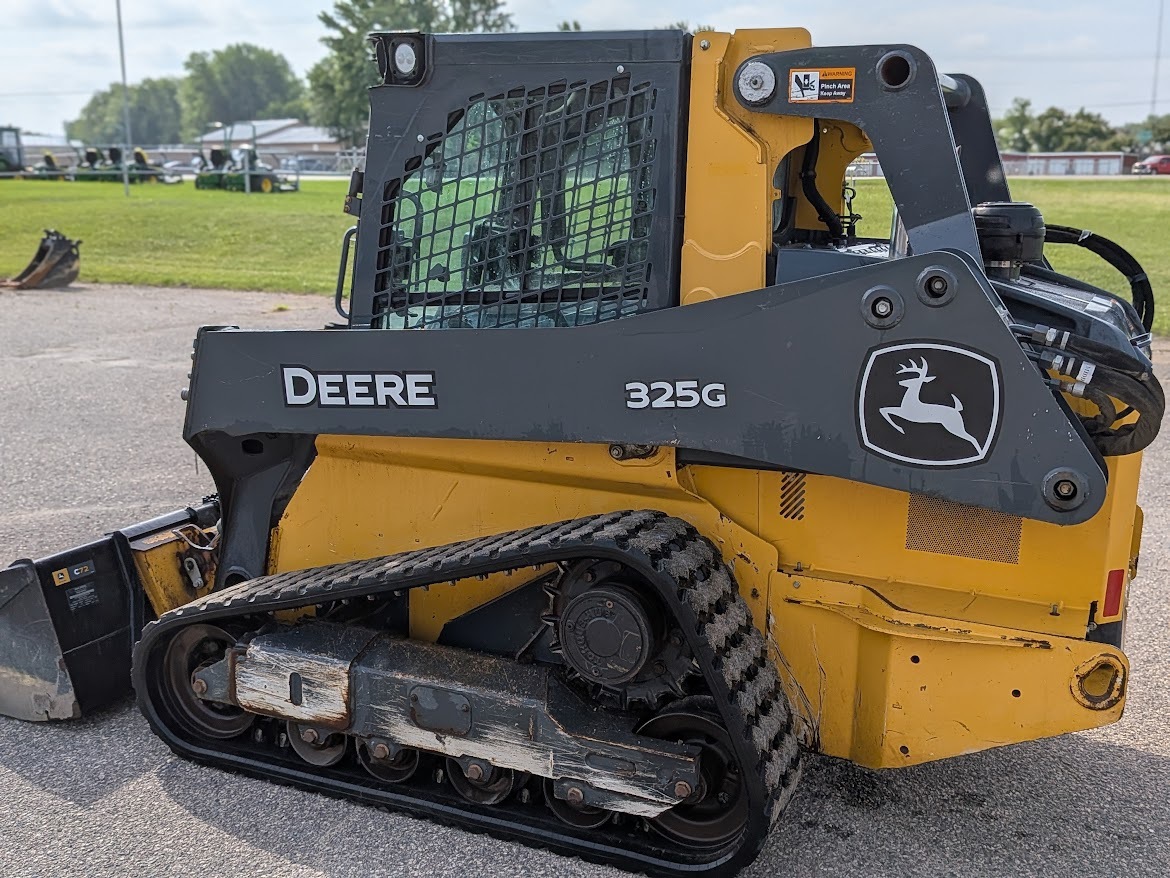 2021 Deere 325G Skid Steer