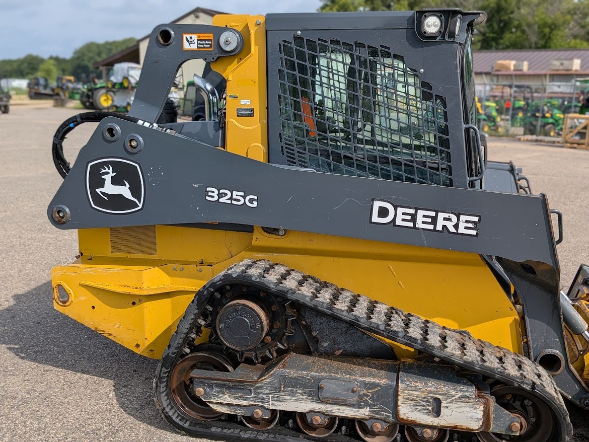 2021 Deere 325G Skid Steer