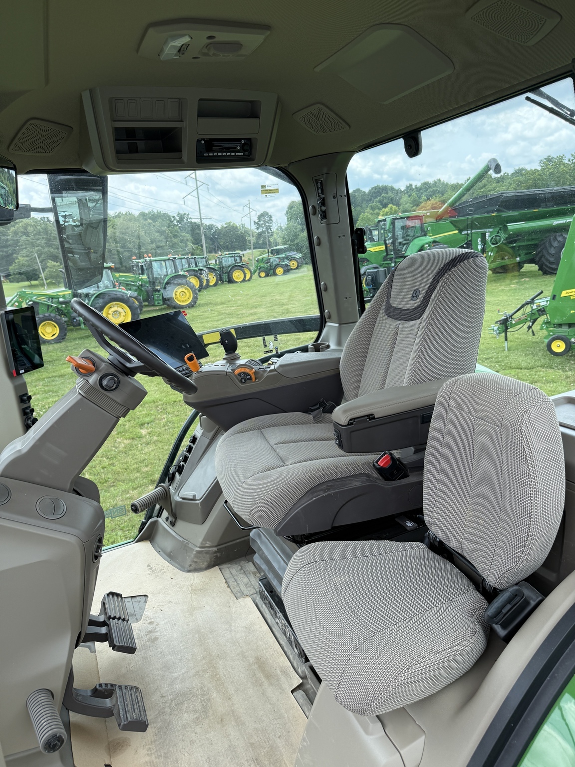 2025 John Deere 7R 230 Tractor