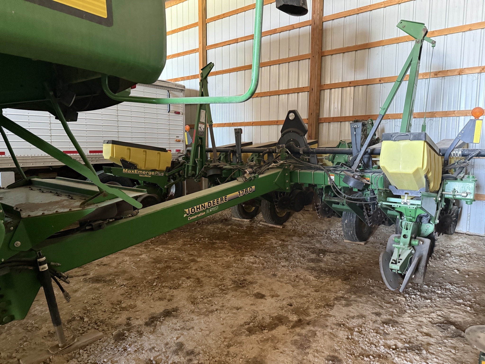 2001 John Deere 1760 Planter
